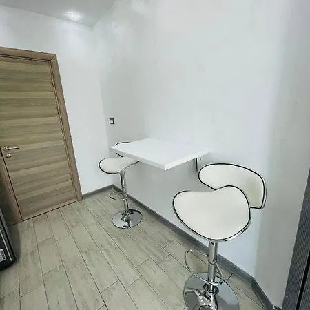 Apartament Alezzi *